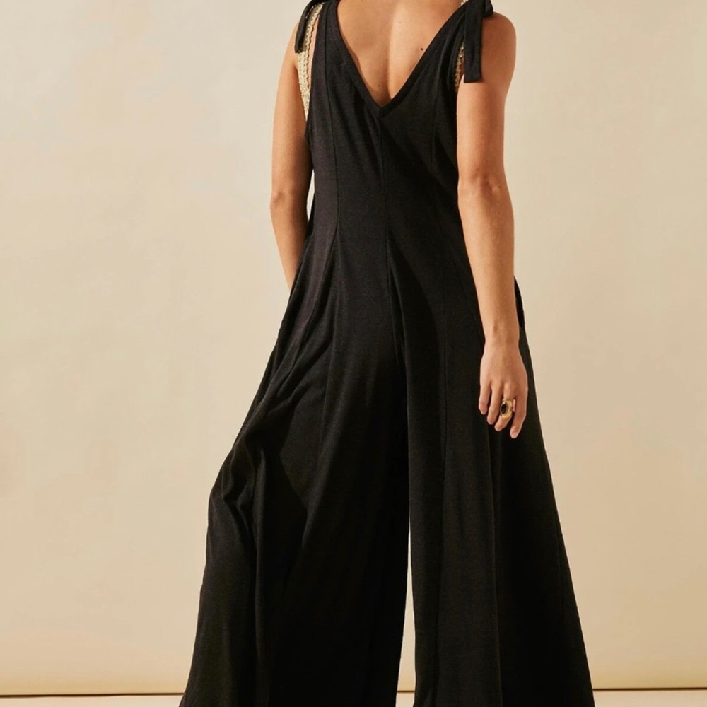 NWOT Free people Beach Black Sleeveless wide leg Jumpsuit with Tie Straps S-M - Picture 2 of 10